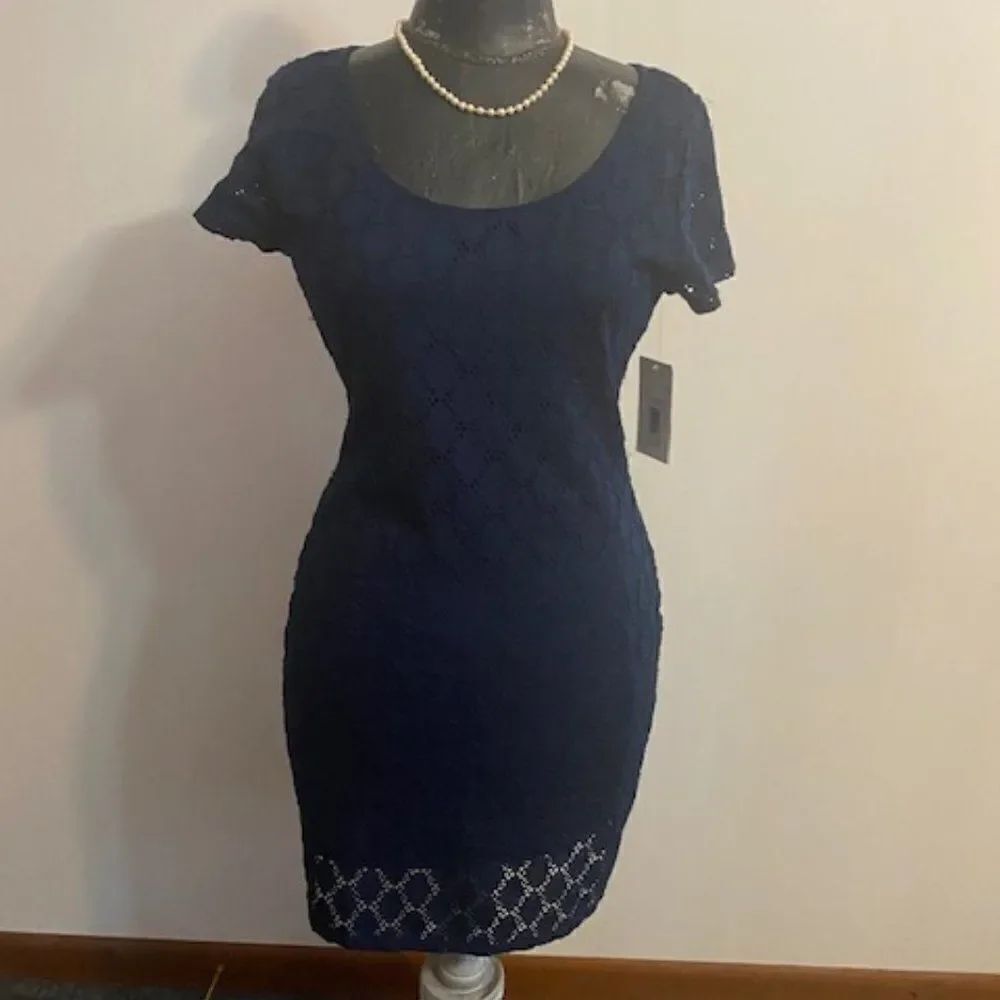 Isaac Mizrahi Navy Eyelet Lace scoop neck, short sleeves dress, size M